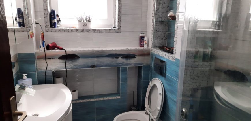 Stambeni objekat (kuća) 243 m2 i placa 384 m2 – Lauš