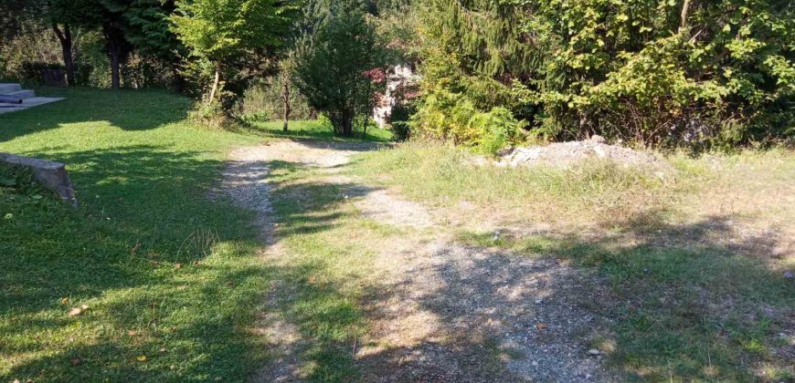 Kuća 200 m2 i placa 2800 m2 – Zeleni vir