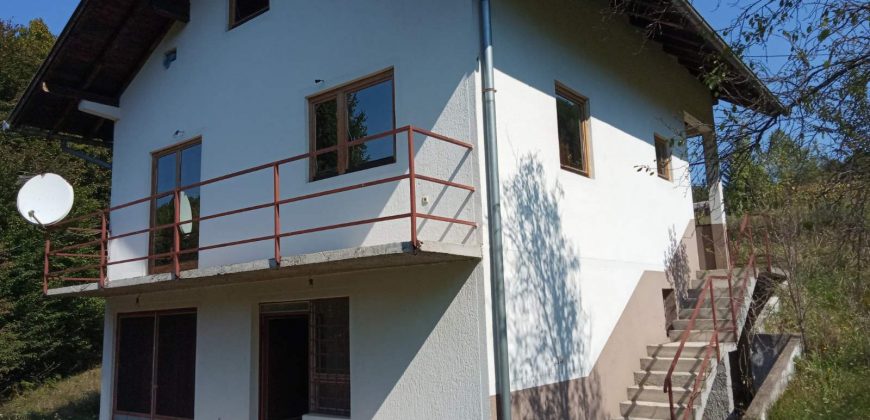Kuća 200 m2 i placa 2800 m2 – Zeleni vir
