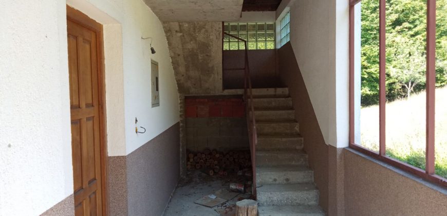 Kuća 200 m2 i placa 2800 m2 – Zeleni vir