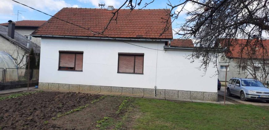 Dve kuće 200 m2 i placa 1309 m2 – Zalužani