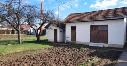 Dve kuće 200 m2 i placa 1309 m2 – Zalužani