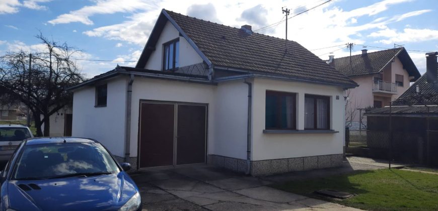 Dve kuće 200 m2 i placa 1309 m2 – Zalužani