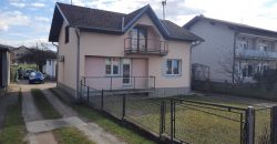 Dve kuće 200 m2 i placa 1309 m2 – Zalužani