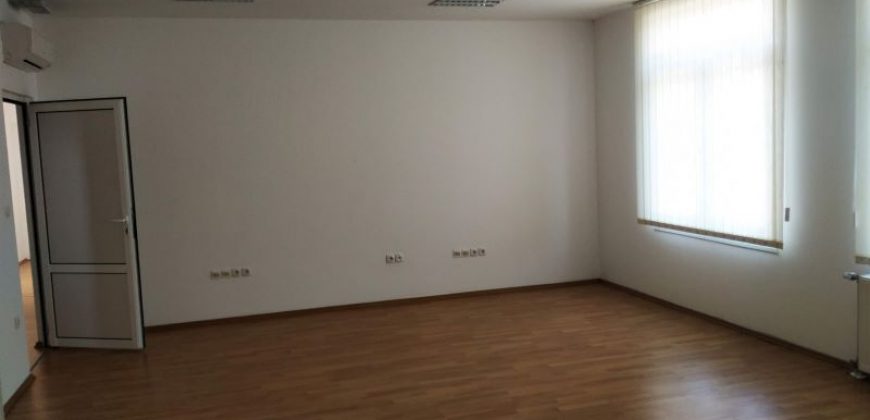 Poslovni objekat (hale) 1689 m2 – Ada