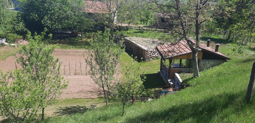 Vikend/kuća 70 m2 i placa 2661 m2 – Kola