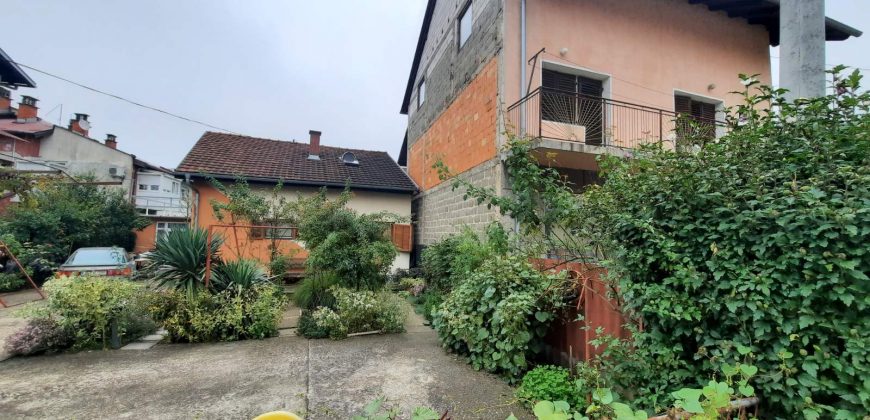 Kuća 125 m2 i placa 311 m2 – Starčevica