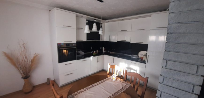 Dve kuće na placu od 582 m2 – Petrićevac