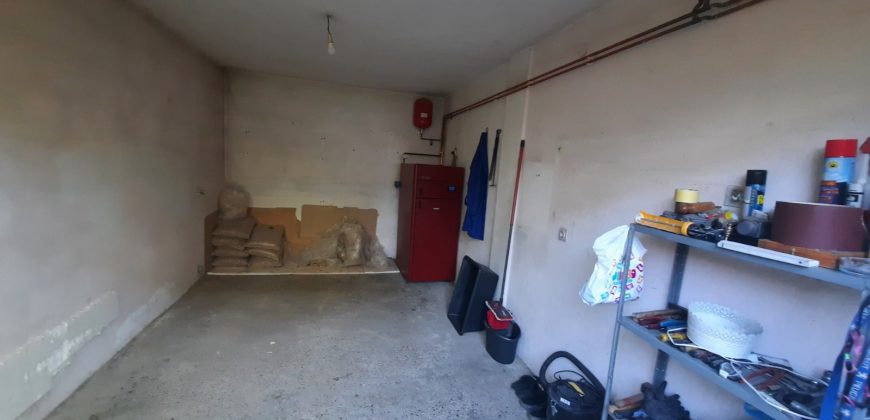 Dve kuće na placu od 582 m2 – Petrićevac