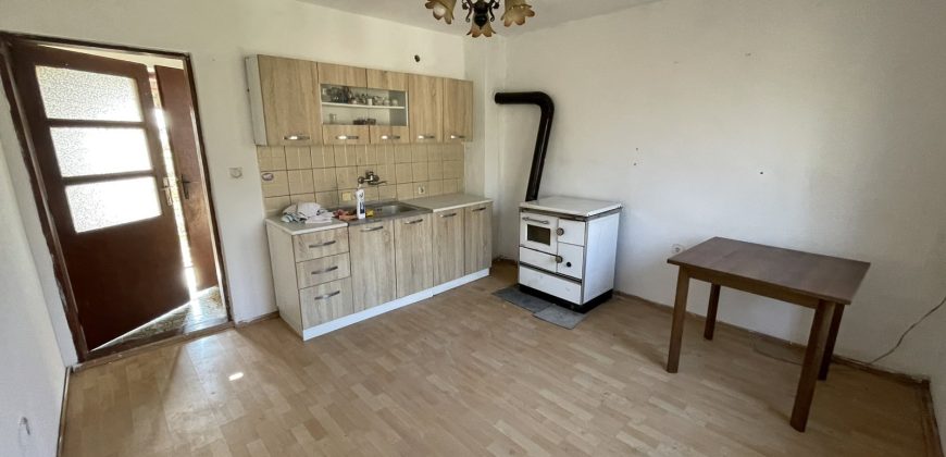 Kuća 90 m2 i zemljišta 9776 m2 – Lilić