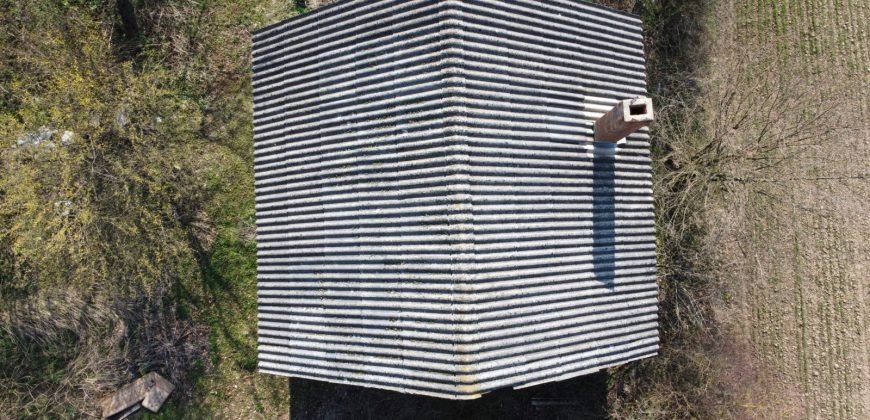 Kuća 90 m2 i zemljišta 9776 m2 – Lilić