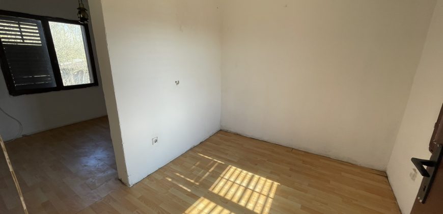 Kuća 90 m2 i zemljišta 9776 m2 – Lilić