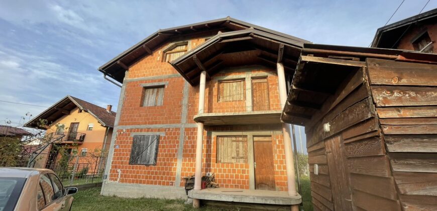 Stambeni objekat 240 m2 – Trn