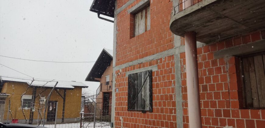 Stambeni objekat 240 m2 – Trn