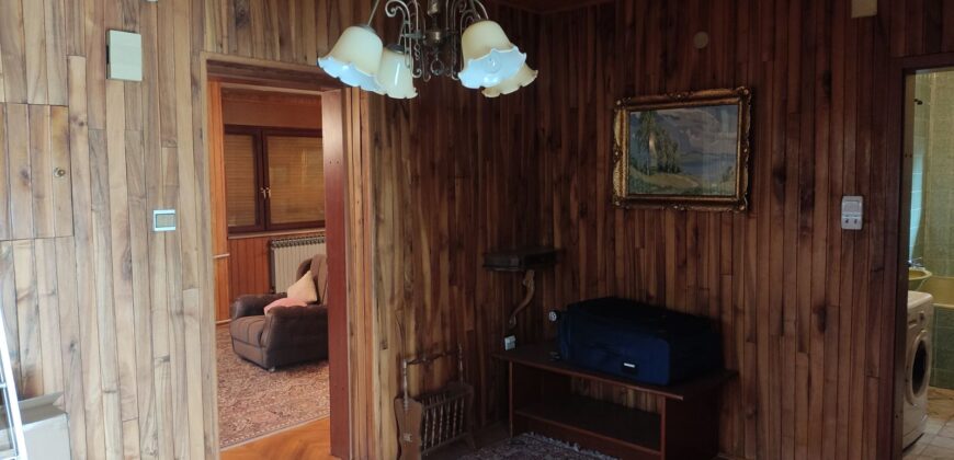 Kuća 400 m2 i placa 332 m2 – naselje Mjesec