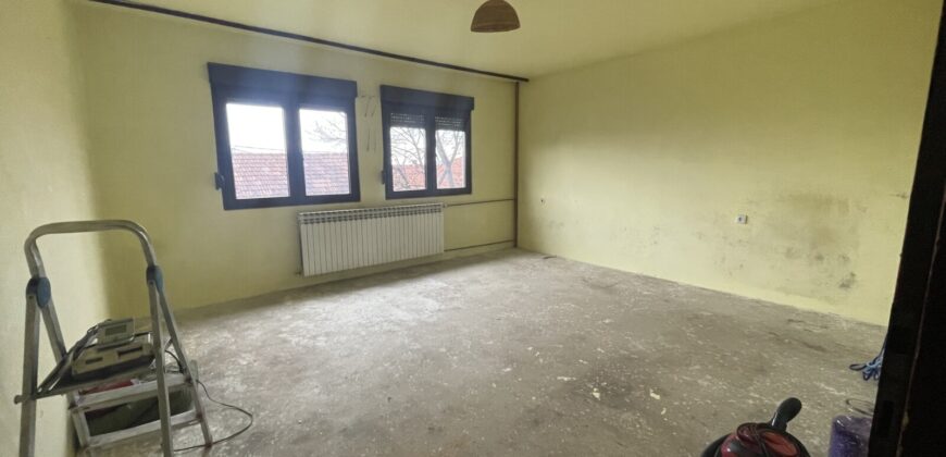Stambeno poslovni objekat (kuća) 300 m2 – Lauš