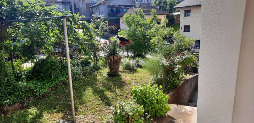 Stambeno poslovni objekat (kuća) 300 m2 – Lauš