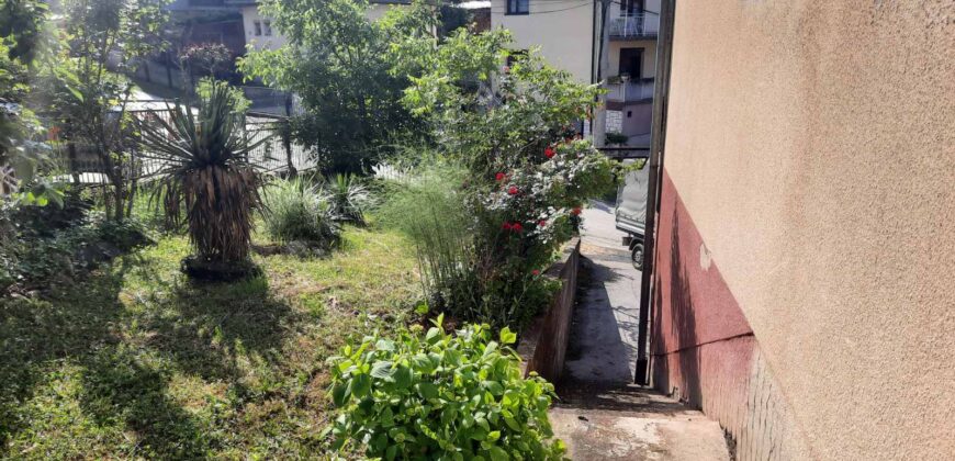 Stambeno poslovni objekat (kuća) 300 m2 – Lauš