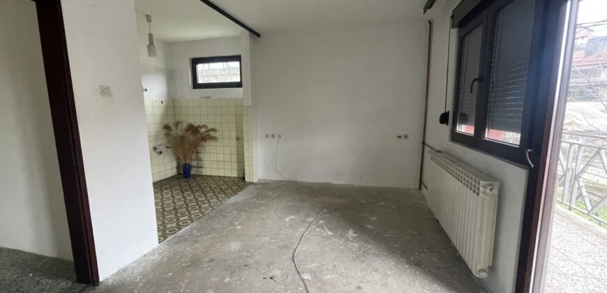 Stambeno poslovni objekat (kuća) 300 m2 – Lauš
