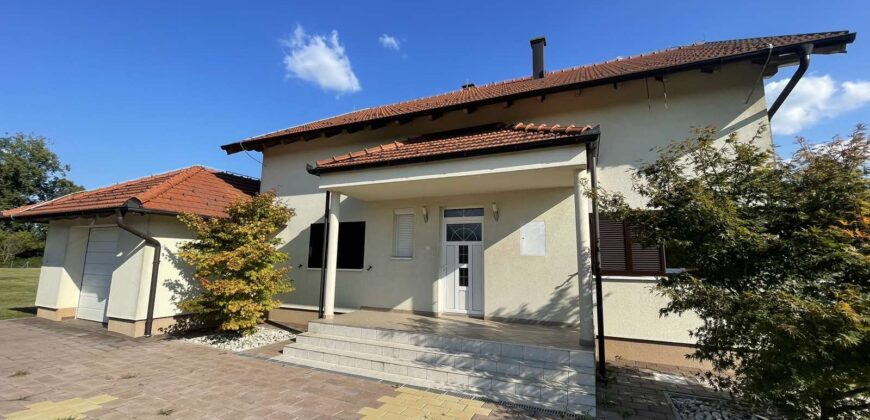 Stambeni objekat 265 m2 i placa 5000 m2 – Šušnjari