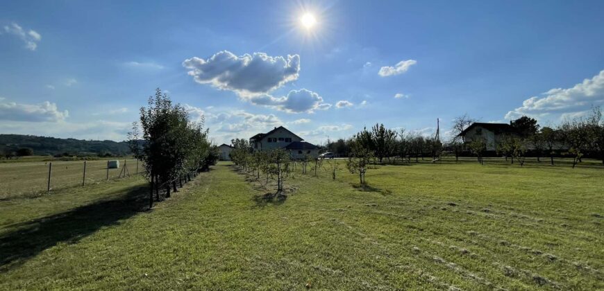 Stambeni objekat 265 m2 i placa 5000 m2 – Šušnjari