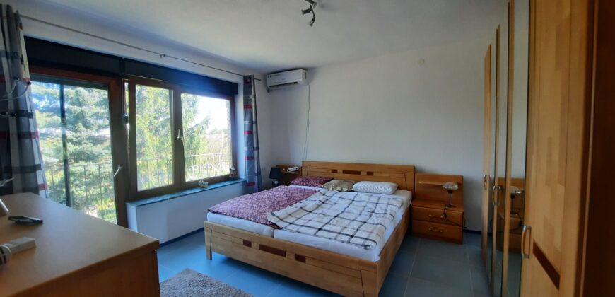Stambeni objekat (kuća) 300 m2 i placa 1964 m2 – Aleksandrovac