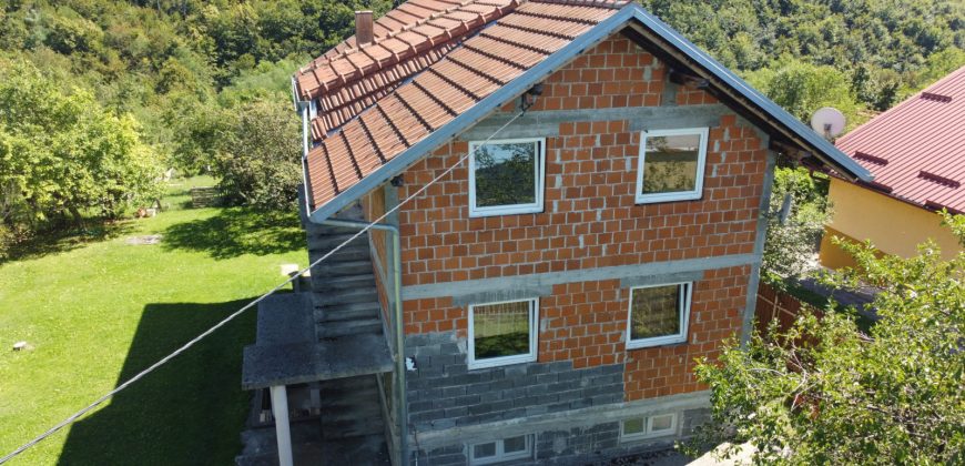 Stambeni objekat (kuća) 300 m2 – Čelinac