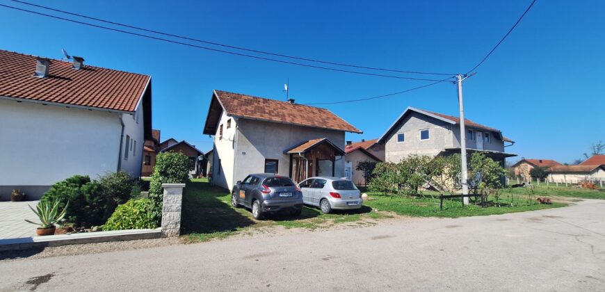 Kuća 120 m2 i placa 350 m2 – Jablan