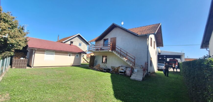Kuća 120 m2 i placa 350 m2 – Jablan
