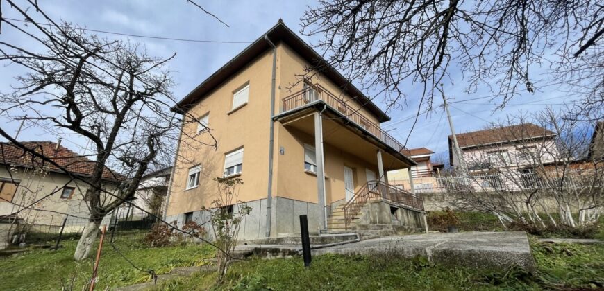 Kuća 300 m2 i placa 1177 m2 – 1300 Kaplara