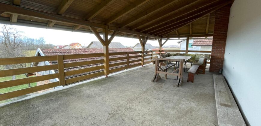 Stambeni objekat 150 m2 i placa 3351 m2 – Laktaši