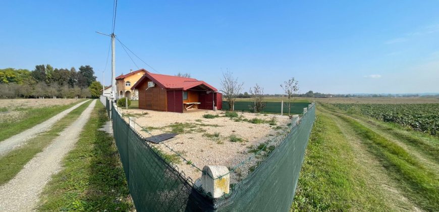 Vikendica 30 m2 i placa 650 m2 – Laktaši