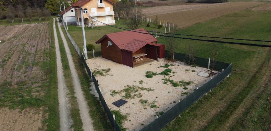 Vikendica 30 m2 i placa 650 m2 – Laktaši