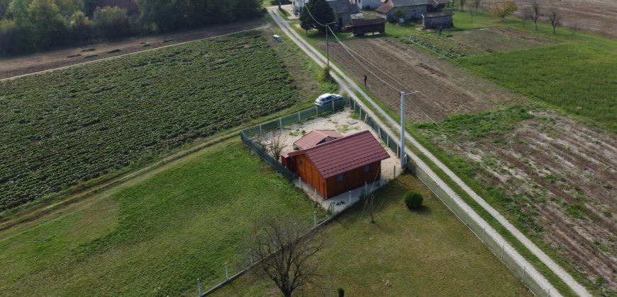 Vikendica 30 m2 i placa 650 m2 – Laktaši