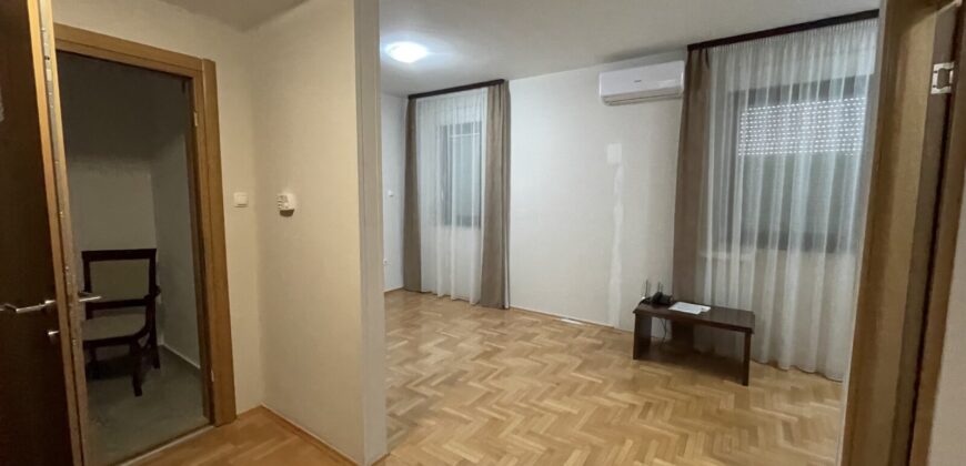 Poslovni prostori od 14m2 do 36m2 – Centar