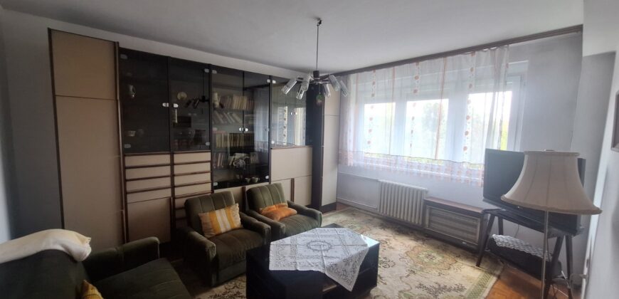 Trosoban stan 85 m2 – Centar