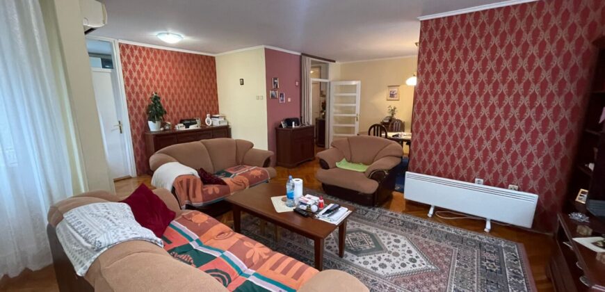 Četvorosoban stan 121 m2 – Centar