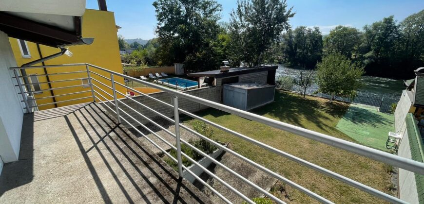 Stambeno poslovni objekat 280 m2 – Glamočani