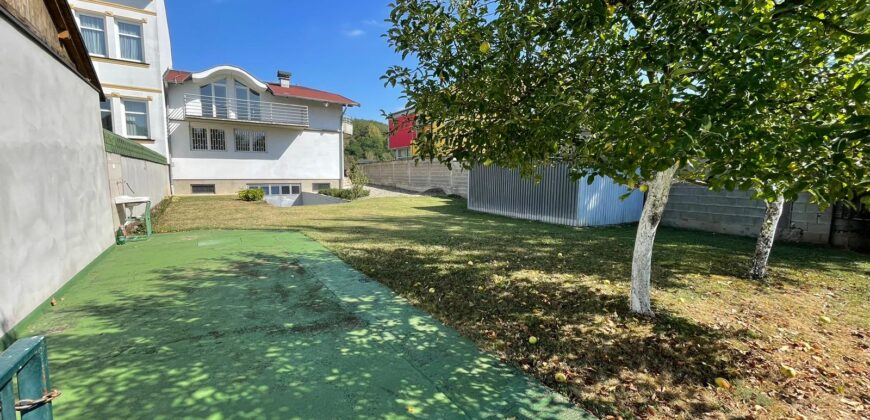 Stambeno poslovni objekat 280 m2 – Glamočani