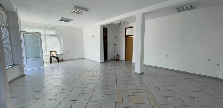 Stambeno poslovni objekat 280 m2 – Glamočani
