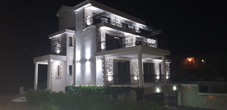 Luxuzna vila 430m2 sa pogledom na more – Herceg Novi