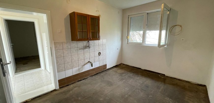 Kuća 72 m2 i placa 2479 m2 – Donja Piskavica