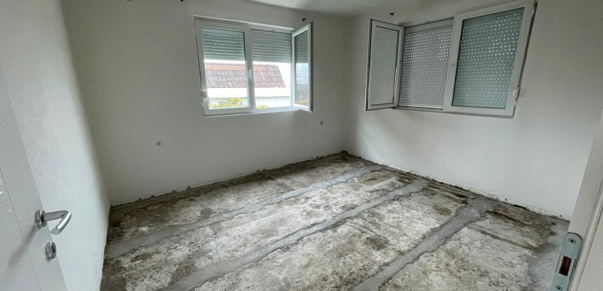 Kuća 72 m2 i placa 2479 m2 – Donja Piskavica