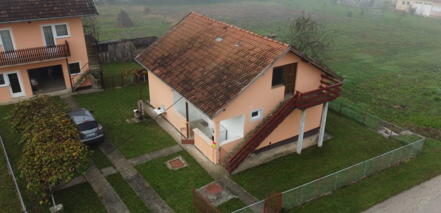 Kuća 72 m2 i placa 2479 m2 – Donja Piskavica