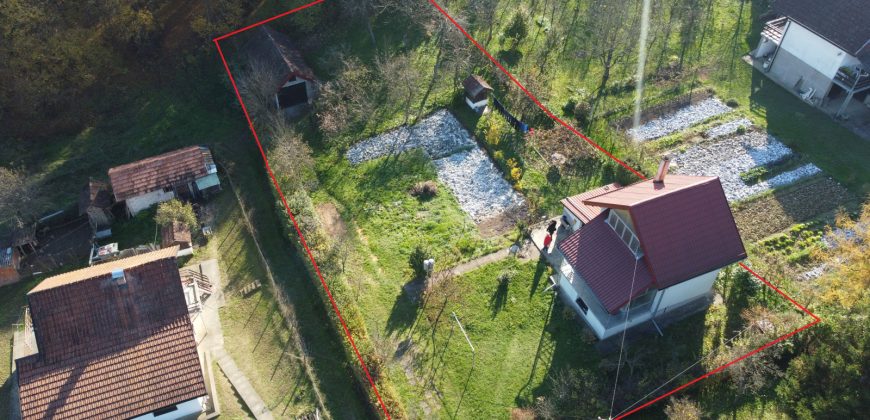 Vikend kuća 75 m2 na placu od 1083 m2 – Prijakovci