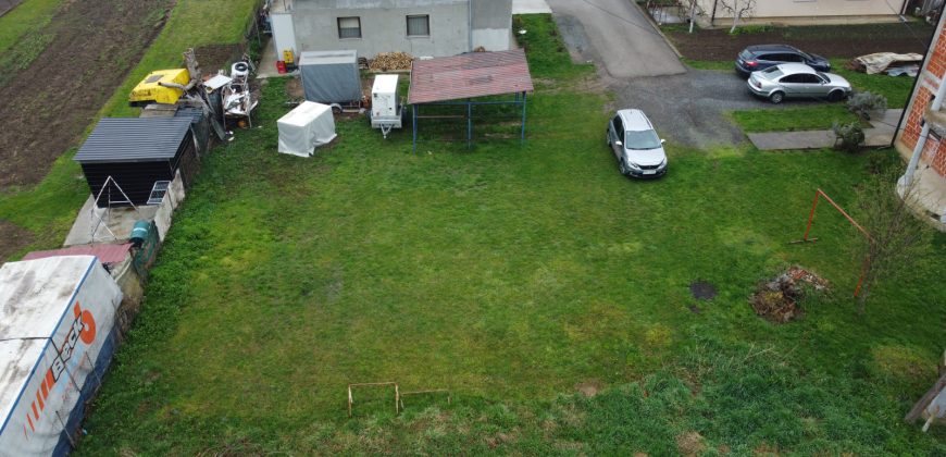 Zemljište (plac) 500 m2 – Trn