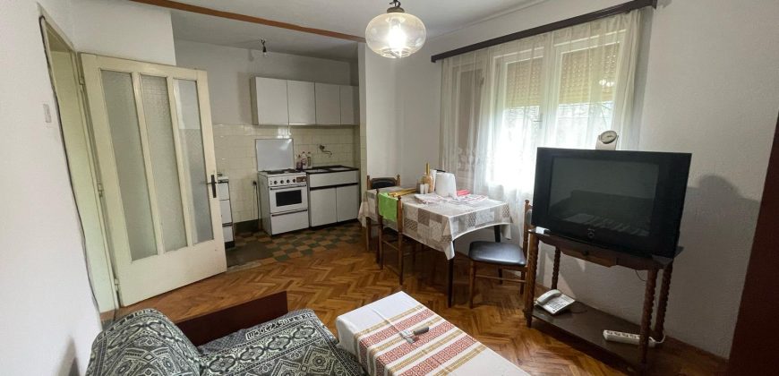 Kuća 76 m2 i placa 1781 m2 – Prijakovci