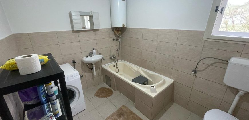 Kuća 76 m2 i placa 1781 m2 – Prijakovci