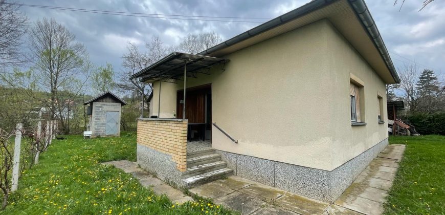 Kuća 76 m2 i placa 1781 m2 – Prijakovci