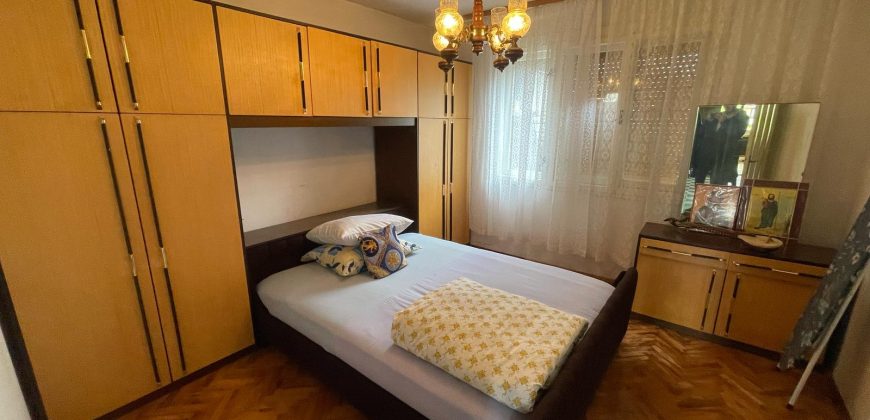 Kuća 76 m2 i placa 1781 m2 – Prijakovci